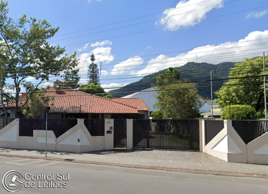 Terreno com Edificação na Avenida Getúlio Vargas