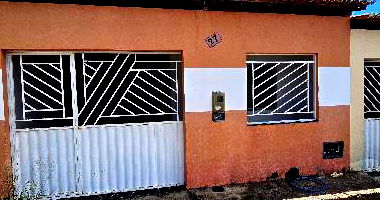 Casa aconchegante com 2 quartos, 2 banheiros e 70,5 m² construída