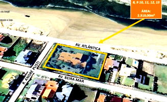 Sobrado com 471m² e terreno de 2.310m² na Av. Beira Mar