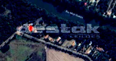 Terreno espaçoso em Araras/SP com edificação