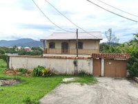 Casa com 3 dormitórios, 4 banheiros e 243,85 m² de área construída