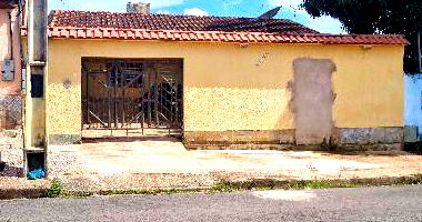 Casa com 2 quartos, 1 banheiro, 167m² construída, desocupada