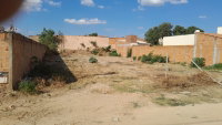 Terreno de 860 m² em área residencial
