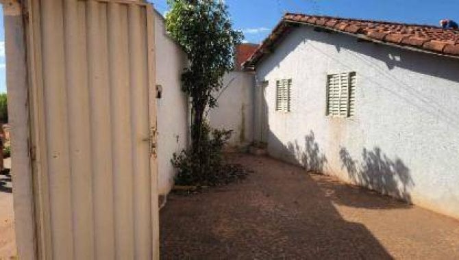 Casa Padrão Desocupada 210m² - Lagoa Azul II