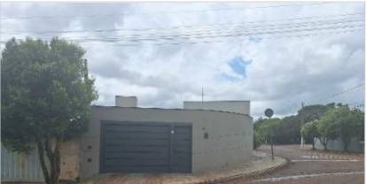 Casa com 3 quartos, 2 banheiros e 143m² construída, ocupada