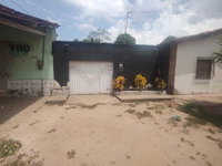 Casa com 2 Quartos e 1 Vaga em Mangueira