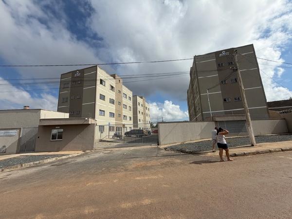 Apartamento com 2 quartos e 2 banheiros em condomínio