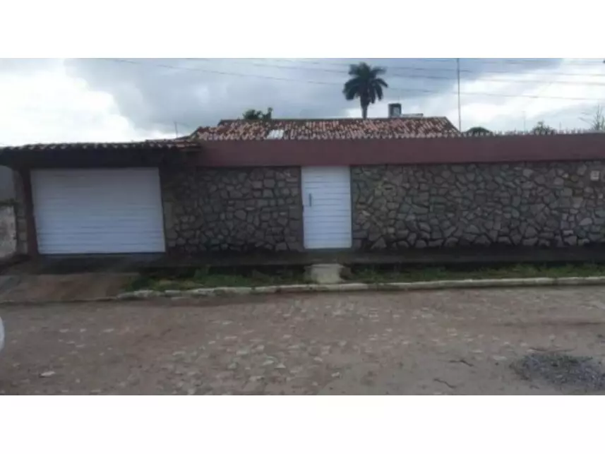 Casa em leilão com 3 quartos e 2 banheiros em Carpina/PE