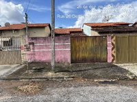 Casa com 2 Quartos e 1 Vaga em Goianésia