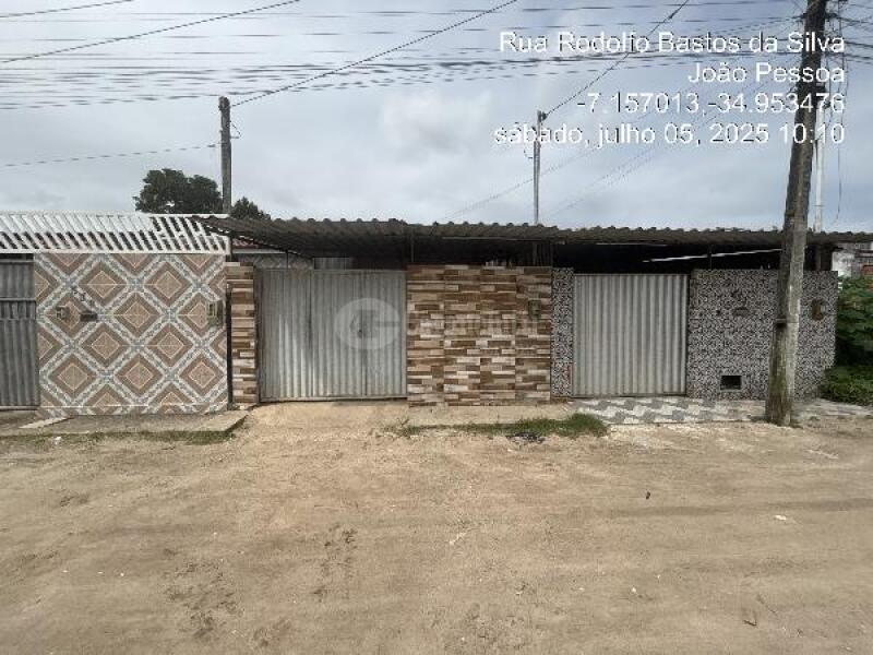 Casa com 2 quartos e 2 banheiros, 63m², desocupada