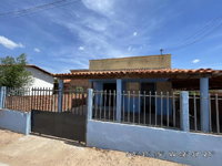 Casa com 2 quartos, 2 banheiros e 1 vaga de garagem