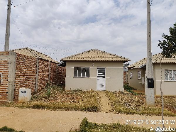 Casa com 2 quartos, 1 vaga de garagem e 44,82 m² de área privativa