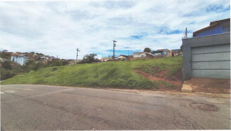 Lote Urbano 360m² com Formato Triangular