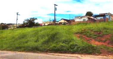 Lote Urbano Desocupado 360m² com Formato Triangular