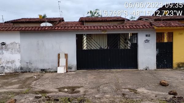 Casa com 2 Quartos e Área Privativa em Benevides