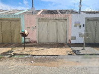 Casa com 2 Quartos e 1 Vaga em Goiânia