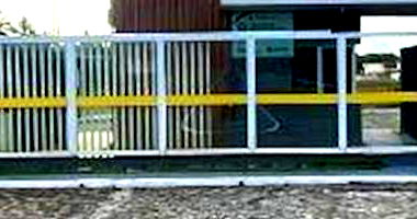 Lote em condomínio desocupado com 450 m² de terreno