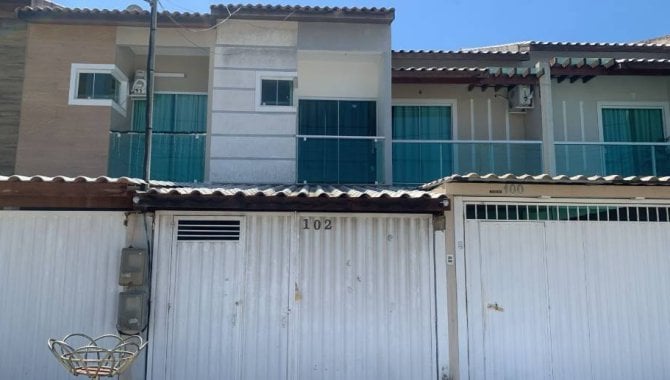 Casa em condomínio com 2 quartos e 3 banheiros, ocupada