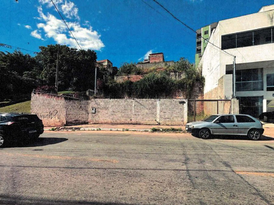 Terreno com 421,90 m² - Desocupado - Pagamento à vista