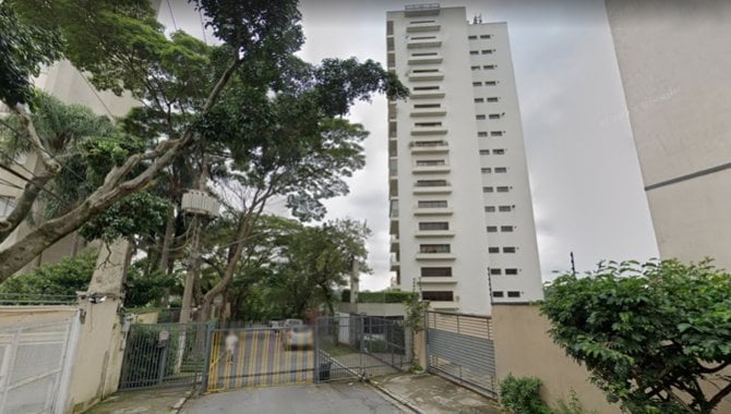 Apartamento espaçoso de 315 m² com 4 vagas e área de lazer
