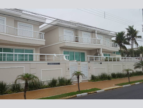 Casa com 4 vagas de garagem, 224,89 m², ocupada, em condomínio