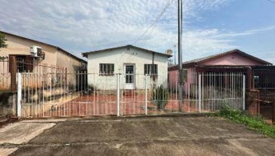 Casa Ocupada com 2 Quartos e 58m² de Área Construída