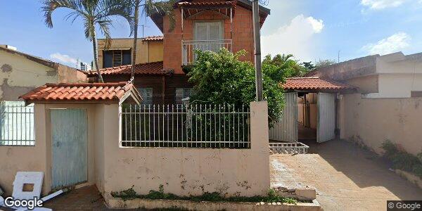 Casa residencial com 3 quartos, 2 banheiros e 2 vagas, área construída 297,9m²