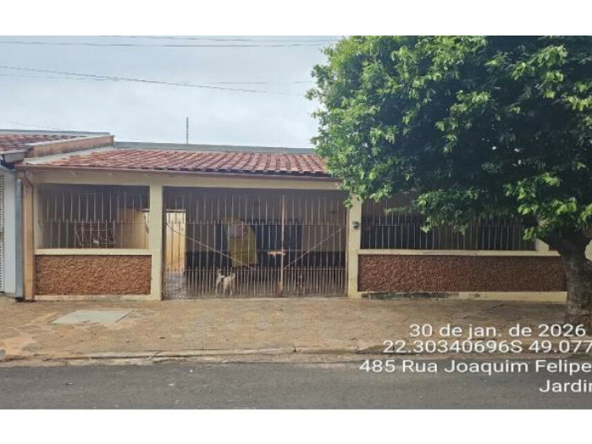 Casa com 3 dormitórios e 2 banheiros em Bauru/SP - 300m² de terreno