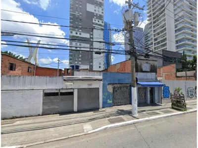 Terreno de 270 m² com benfeitorias
