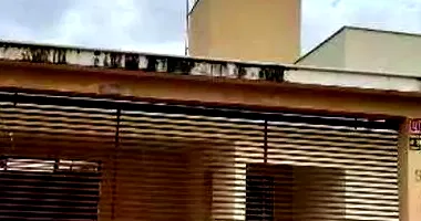 Casa padrão com 2 vagas, 188m² construída, imóvel ocupado