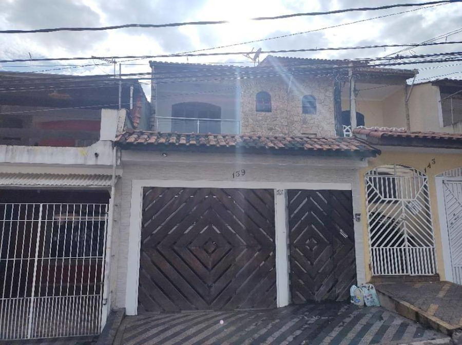 Casa padrão com 3 quartos, 3 banheiros, 1 vaga, 246m² construída, ocupada
