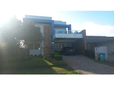 Casa Luxuosa em Condomínio Fechado com 534m²