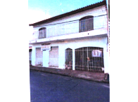 Prédio residencial e comercial com 136,36m² construídos, terreno 200m²