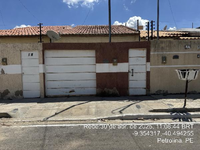 Casa com 2 quartos, 2 banheiros e 1 vaga de garagem em Petrolina