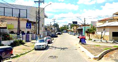 Terreno com área construída e quadra poliesportiva em Campos