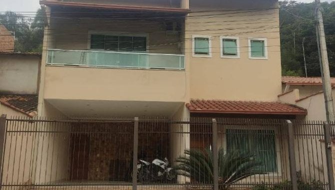 Casa 268 m² com 6 quartos e 3 banheiros em Barra Mansa