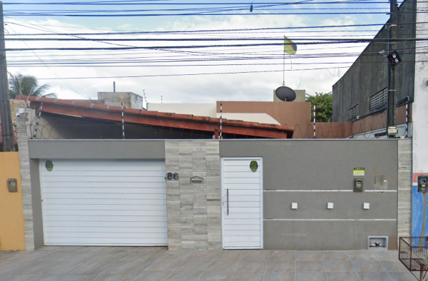Casa com 2 dormitórios e terraço, 55,84m²