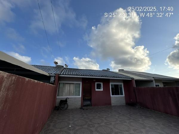 Casa com 2 quartos, 2 banheiros, 1 vaga e 62m² construída
