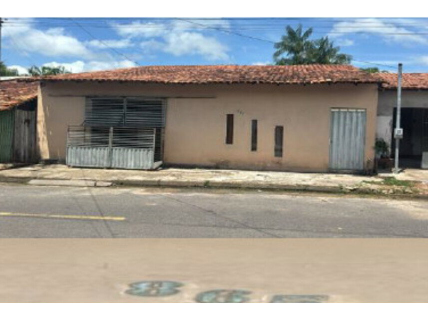 Casa em leilão com 4 quartos e 189m² de área construída