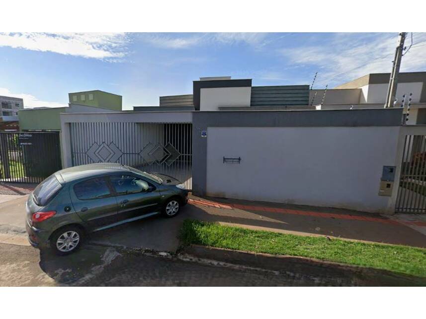 Casa com 1 vaga de garagem, 176m² de terreno, 86m² construída, ocupada
