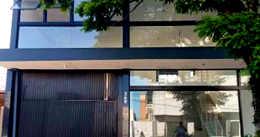 Sala comercial com 165,43m², vaga descoberta, desocupada