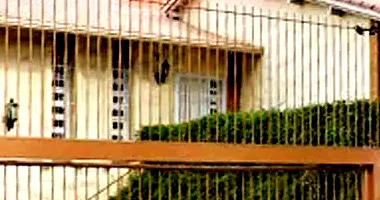 Casa em Leilão com 4 Quartos e 2 Banheiros