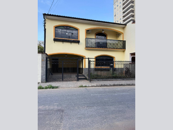 Casa Desocupada com 163,42m² de Área Construída em Pouso Alegre