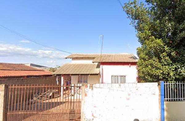 Casa com 2 Quartos e 1 Vaga em Acoirazal - Centro