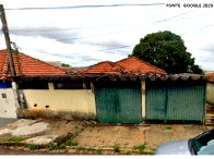 Casa com 3 quartos, 2 banheiros, 124,39m² construída, desocupada