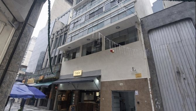 Prédio Comercial com 4.070 m² de área construída, parcialmente
