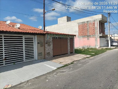 Casa com 2 Quartos e 2 Banheiros em Resende