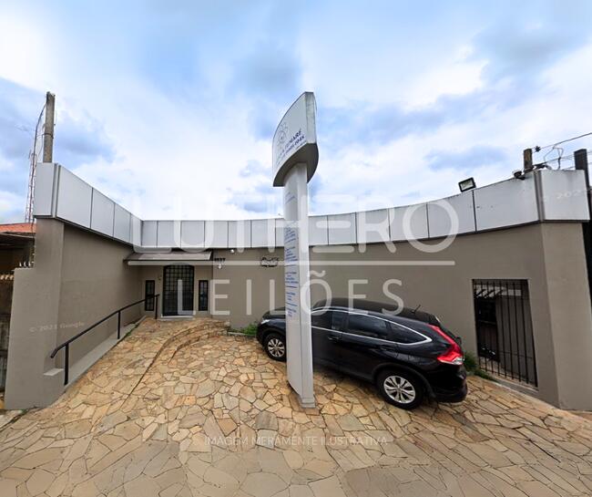 Prédio Comercial com 6 Salas, Copa e Área de Serviço, 341m² Construídos