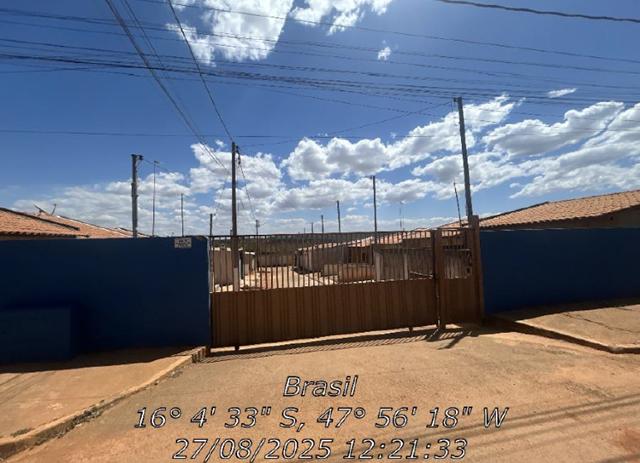 Casa com 2 quartos, ocupada, em condomínio residencial