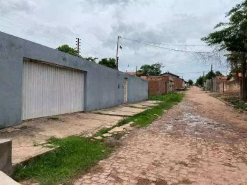 Casa em leilão com 4 quartos e 3 banheiros